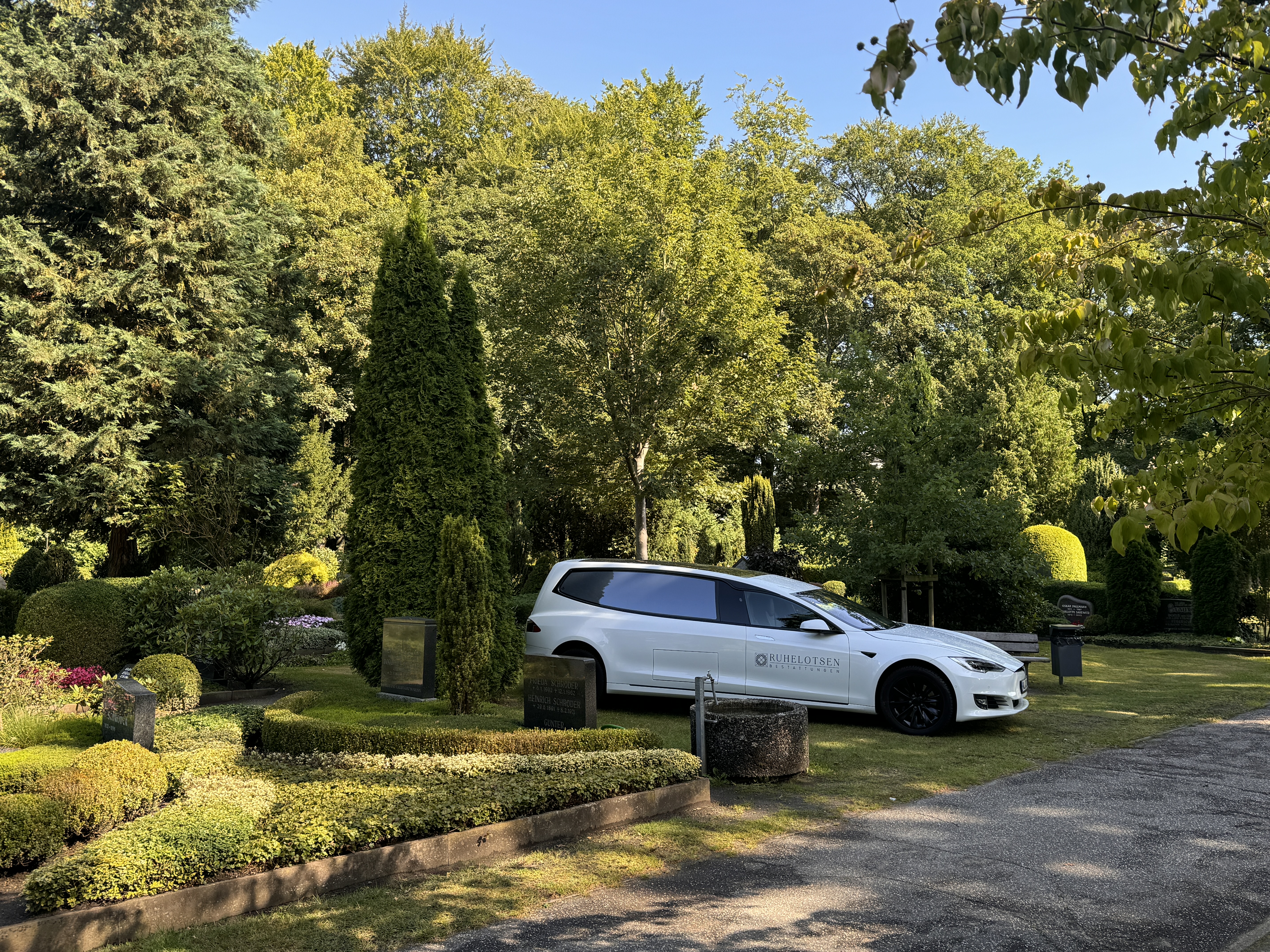 Tesla Bestattungswagen